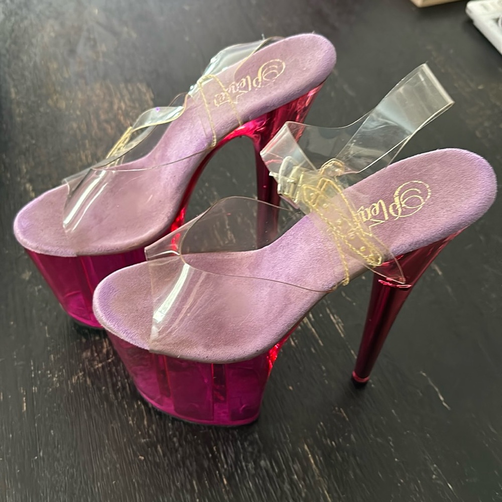 Pink flamingo pleasers size 8